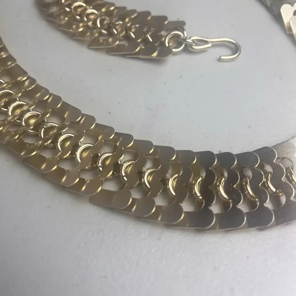 Unbranded gold tone